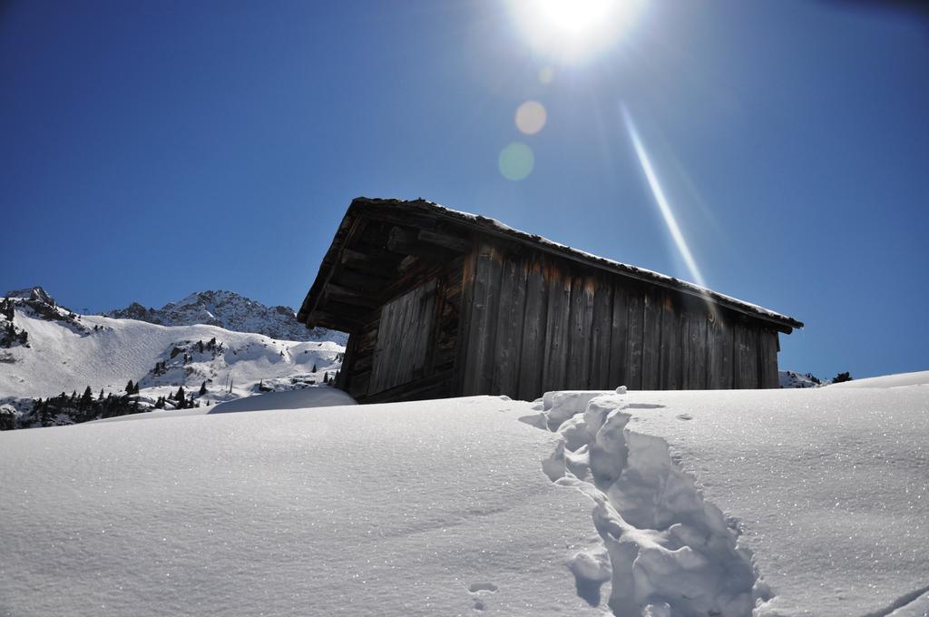 Gasthof Baeren Holzgau Exterior foto