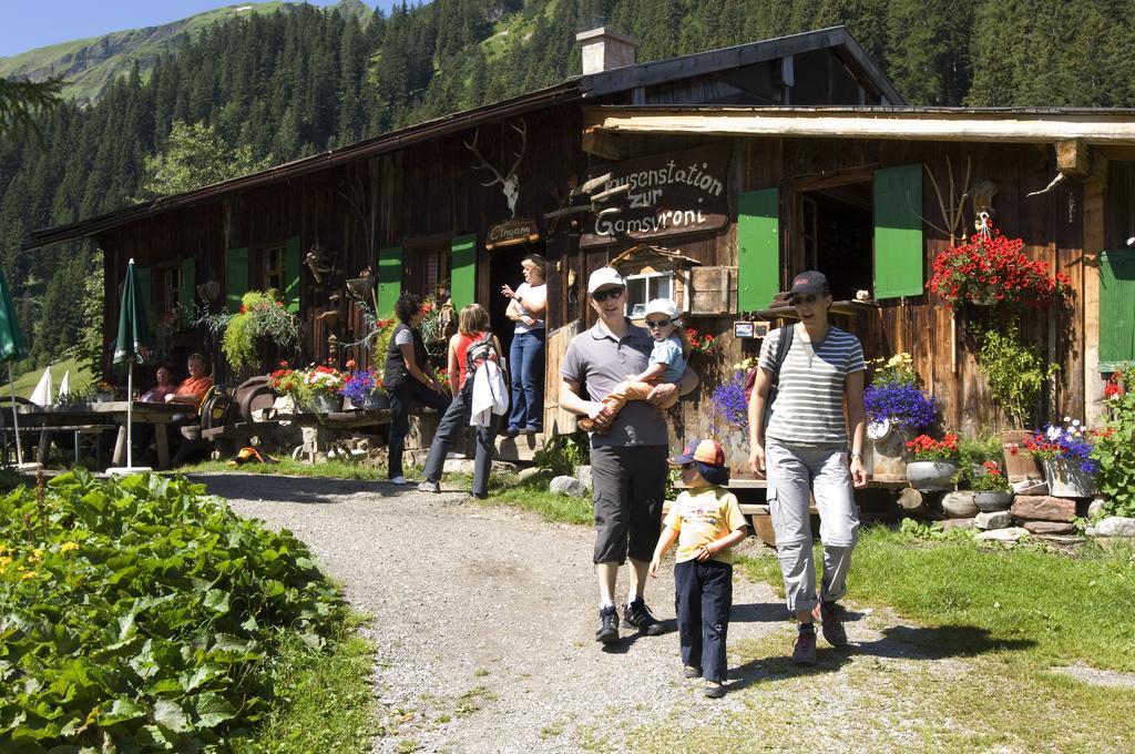 Gasthof Baeren Holzgau Exterior foto