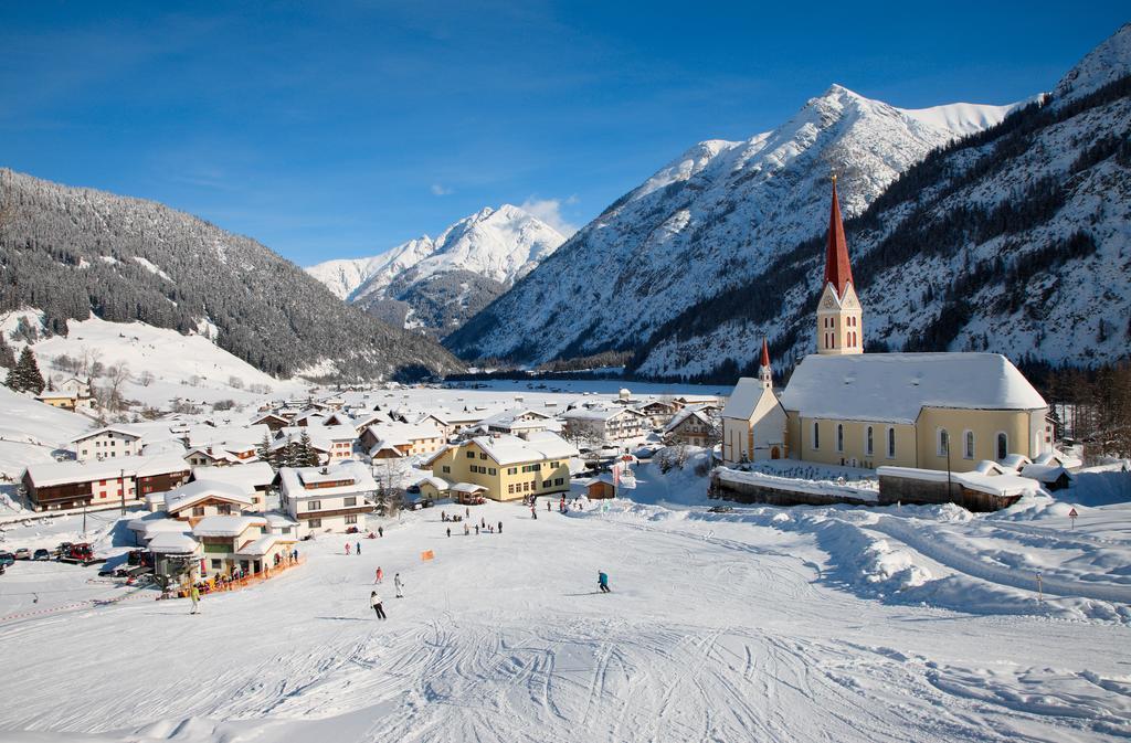 Gasthof Baeren Holzgau Exterior foto